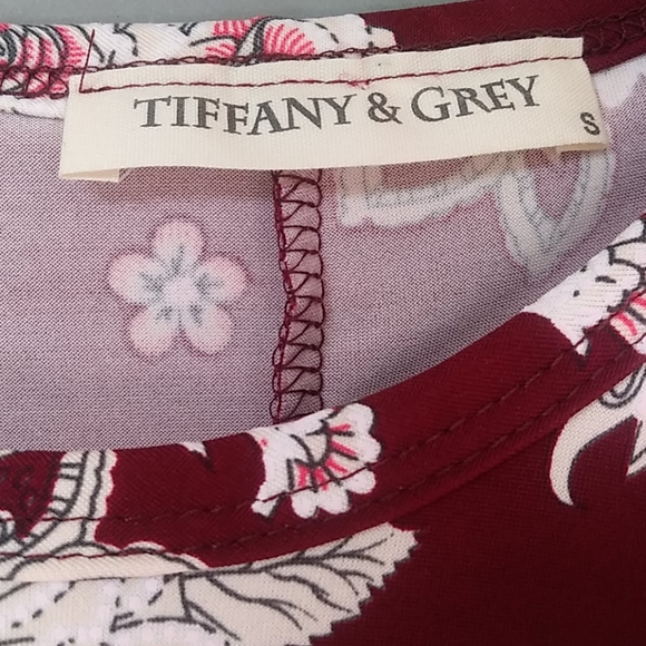 NWOT Tiffany and Grey Flower Short Sleeve … - Picture 2 of 3